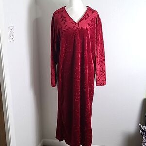 Jaclyn Smith Deep Red Velvet Embossed Robe, Size Medium,  NWT